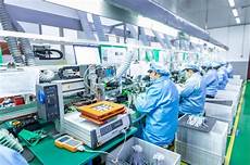 有用户向模型询问“你是谁创造的”